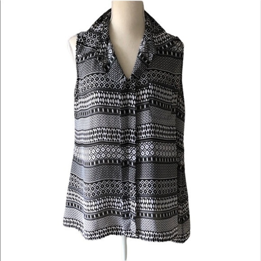 Sami & Jo, Ladies black and white print tank top. Size L